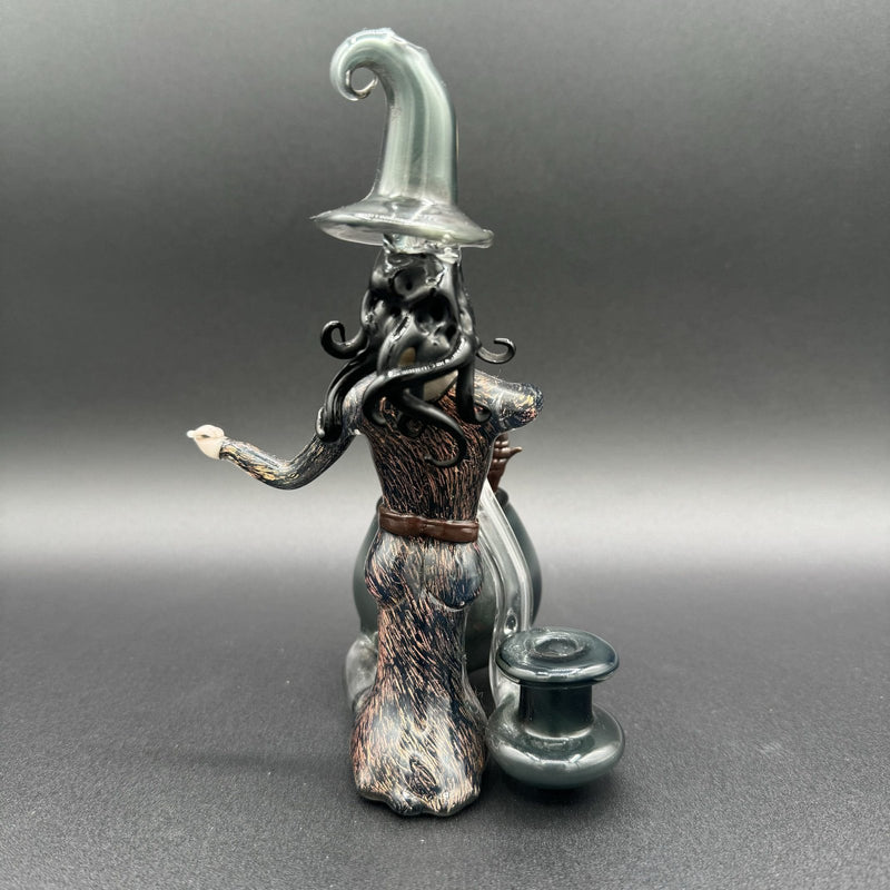 Rich Villa "Witches Get Stoned"
