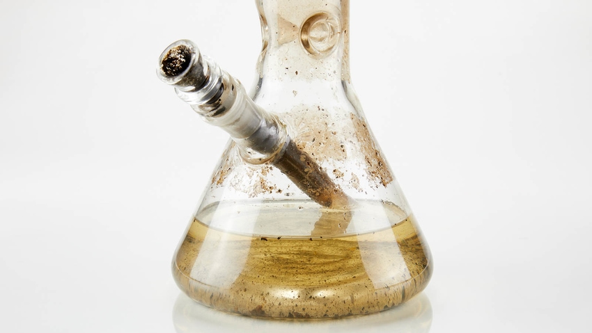 Why Not Cleaning Your Bongs and Pipes is a Bad Idea