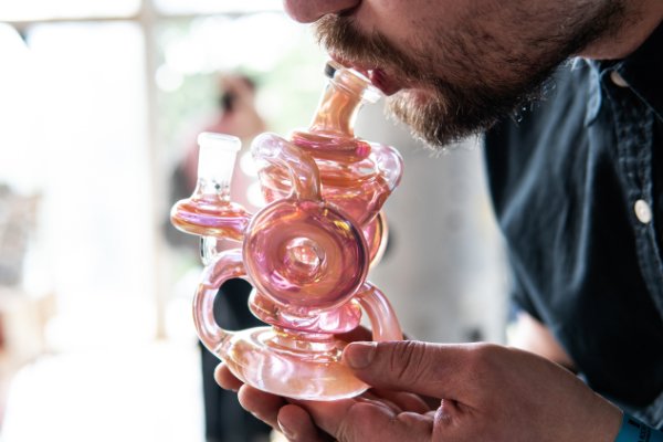 Scientific-style glass recycler pipe